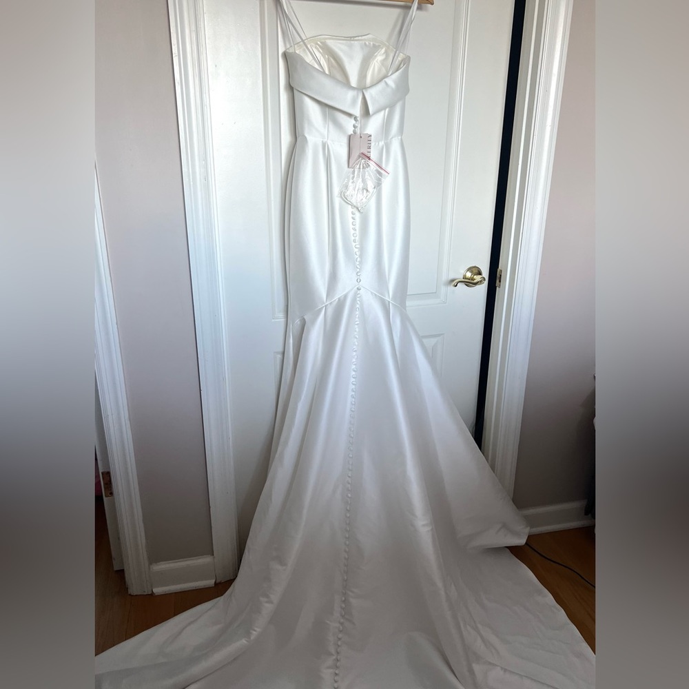 New, Never Worn - Justin Alexander Sincerity 44456 Wedding Gown - Picture 5 of 5